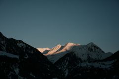 Die Sonne erblickt in den Bergen (c) Anna Fichtner (Hotel Hinteregger)