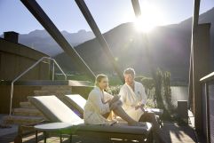 Die Sonnenstrahlen auf der Rooftop Terrasse genießen (c) Michael Huber (Hotel Quelle Nature Spa Resort)