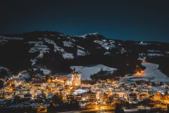 Die verschneite Region bei Nacht (c) Mathäus Gartner (Das Hohe Salve Sportresort)