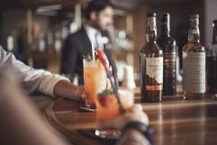 Drinks an der Bar genießen (c) Hannes Niederkofler (Cavallino Bianco Family Spa Grand Hotel)