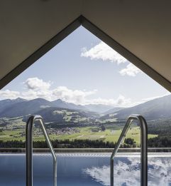 Ein Gipfelmeer der Träume (Alpin Panorama Hotel Hubertus)