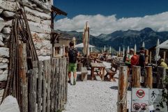 Einkehr auf einer Alm beim Wandern (Wanderhotel Vinschgerhof)