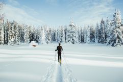 Entschleunigen bei einer Skitour in traumhafter Winterlandschaft (Tillga Glück)