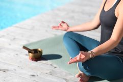 Entspannen beim Yoga (Hotel Tann)