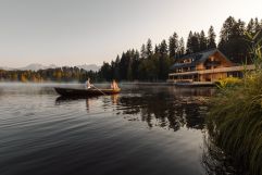 Entspannende Bootsfahrt am Schwarzsee (c) Jukka Pehkonen (Alpenhotel Kitzbühel)