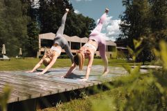 Entspannung pur mit Yoga (c) Jukka Pehkonen (Alpenhotel Kitzbühel)