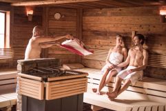 Entspannung zu zweit in der Sauna (Ebner&#039;s Waldhof)