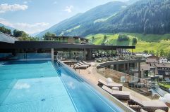 Exklusiver Pool der Skylounge (Wellnessresort Amonti &amp; Lunaris)