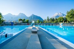 Freibad mit Bergpanorama  © Andrea Badrutt (Hotel Belvedere)