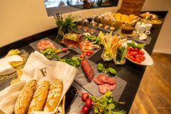 Früchstücksbuffet mit regionalen Köstlichkeiten (c) Carmen Huter (Fontis luxury spa lodge)