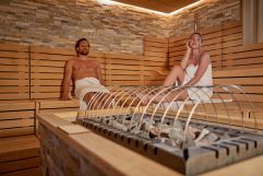 Gemütliche Atmosphäre in der Sauna (c) Dominik Cini (Hotel Zürserhof)