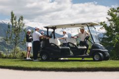 Golfcarts als schnellste Fortbewegungsmittel (c) Jukka Pehkonen (Golfclub Zillertal-Uderns)