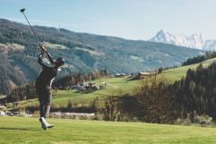 Golfen bei einer traumhaften Bergkulisse (Schloss Hotel Mittersill)