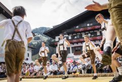 Heimatgruppe beim Schuhplattln (c) Florian Bachmeier (Tourismusverband Rauris)