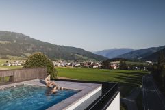 Herrlicher Panoramablick vom Pool (c) KOTTERSTEGER (Alpinhotel Keil)
