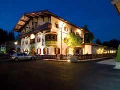 Hotel Gasthof Post in der Nacht (Peternhof)