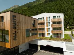 Hotel mit Parkgarage (Bildarchiv All-Suite Resorts Ötztal)