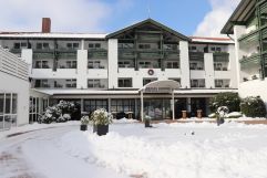 Hotel umgeben von Schnee (Hotel Das Ludwig)