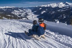 Kinder beim Rodeln (Wildkogel Arena Neukirchen &amp; Bramberg)