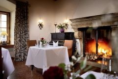 Klassisches Dinner im hoteleigenen Restaurantbereich des Hotel Schloss Mittersill(c) Michael Huber 