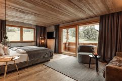 Komfortable Einrichtung der Mountain View Suite (c) Jukka Pehkonen (Alpenhotel Kitzbühel)