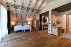 Kuschelige Schlafecke lädt zum Entspannen und Verweilen ein (Tirler-Dolomites Living Hotel)