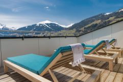 Liegemöglichkeiten mit herrlichem Panorama (Hotel Blü Gastein)