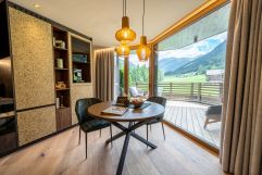Loungebereich mit Blick auf die private Terasse (c) Carmen Huter (Fontis luxury spa lodge)