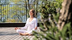 Meditation im Freien (c) Rupert Mühlbacher (Hotel der Weinmesser)