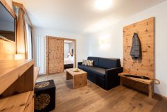 Mit Zirm-Holz gestaltetes Zimmer (c) Florian Andergassen (Hotel Sand)