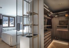 Neu designtes Einzelzimmer mit begehbarem Kleiderschrank (c) Rainer Hofmann Photodesign (Hotel Zürserhof)