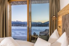 Panorama-Ausblick vom Hotelzimmer aus im Winter © Günter Standl (Tratterhof)