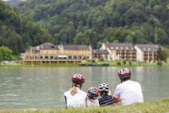 Pause eines Radausfluges mit Blick über die Donau (Riverresort Donauschlinge)