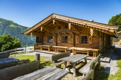 Peternhof Alm im Sommer (c) Hubert Bernard (Peternhof)