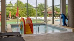 Pool für Kinder mit Rutsche (Greenfield Hotel &amp; Spa)