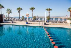 Poolbereich mit herrlichem Ausblick (Hotel Portixol)