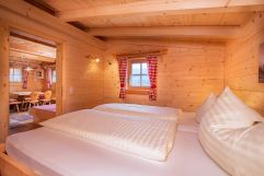 Schlafzimmer im Naturdorf Chalet (c) Photoart Faistauer (Naturdorf Oberkühnreit)