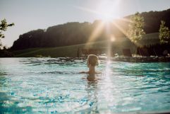 Schwimmen am Morgen (c) Karin Bergmann (Ratscher Landhaus)