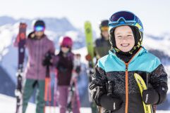 Ski fahren mit der Familie (c) shootandstyle.com (Biohotel Castello Königsleiten)