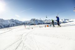 Skifahren im Skigebiet Motta Naluns (c) Andrea Badrutt Chur (Hotel Belvedere)