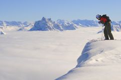Skifahrer mit Panorama Ski Arlberg © Foto Mallaun Josef 