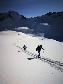 Skitour bei traumhafter Kulisse (c) Bernhard Huber (Hotel Zürserhof)