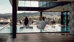 Sky Pool Schaukeln (c) wealthyadventure (Hotel Freigold)