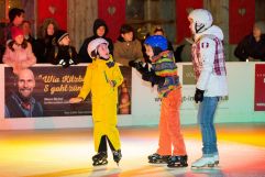 Spaß beim Eislaufen_Eisfeld Vaduz on Ice (Liechtenstein Marketing)