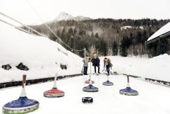 Spaß beim Eisstockschießen (Ebner&#039;s Waldhof)