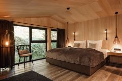Stilvolles Schlafzimmer in der Lakeside Lodge (c) Jukka Pehkonen (Alpenhotel Kitzbühel)
