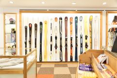 Tolle Ski-Auswahl im Sportshop (c) Dominik Cini (Hotel Zürserhof)