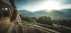 Traumhafter Ausblick von der Terrasse des Belvederes Panoramazimmers (Alpin Panorama Hotel Hubertus)