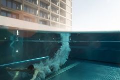 Unterwasseraufnahme im Aktivbecken ©wealthyadventure (Hotel Freigold)