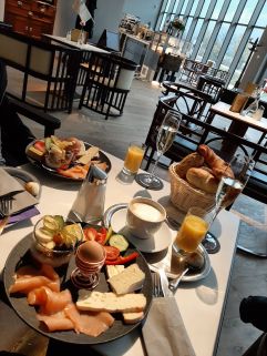 Vielfältiges Frühstück im Schütz Art Café (Riverresort Donauschlinge)